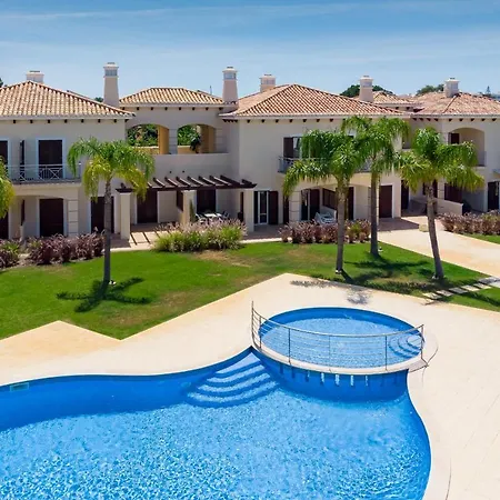 Cascata Village Lote Q Holiday home